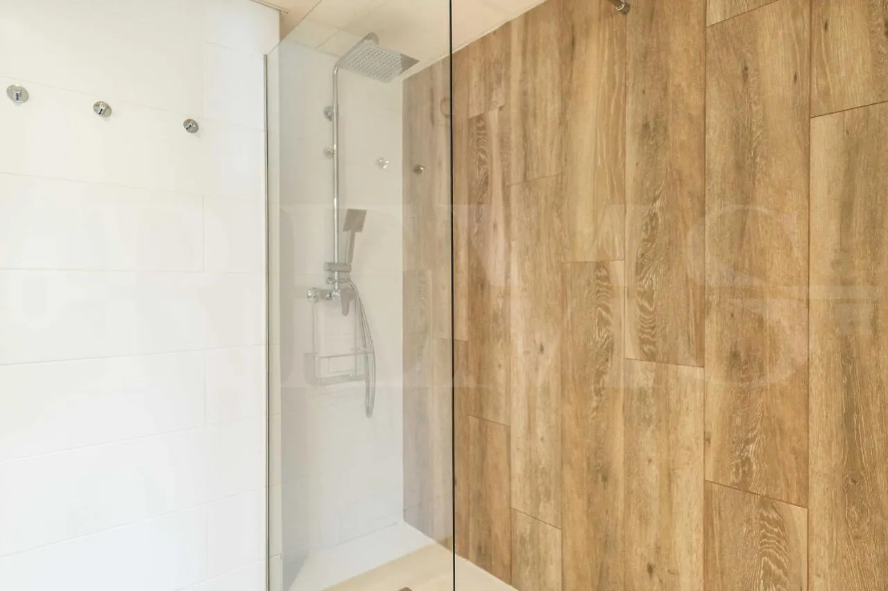 Spacious Apartment Next To Plaza De La Merced By Rems Málaga