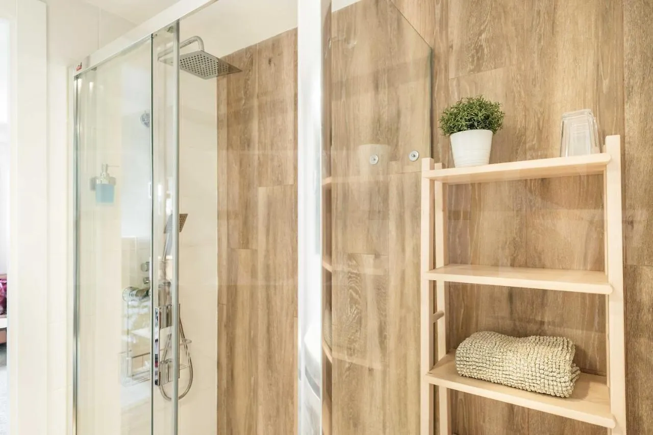 Spacious Apartment Next To Plaza De La Merced By Rems Málaga