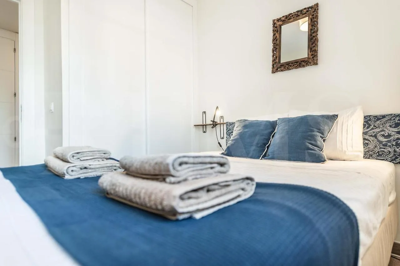 Spacious Apartment Next To Plaza De La Merced By Rems Málaga